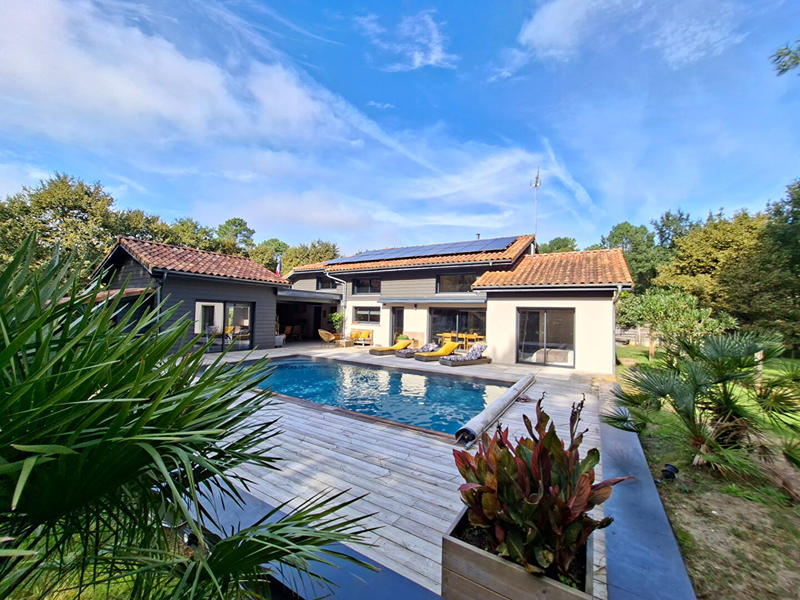 Maison - 311 m² - 10 pièces