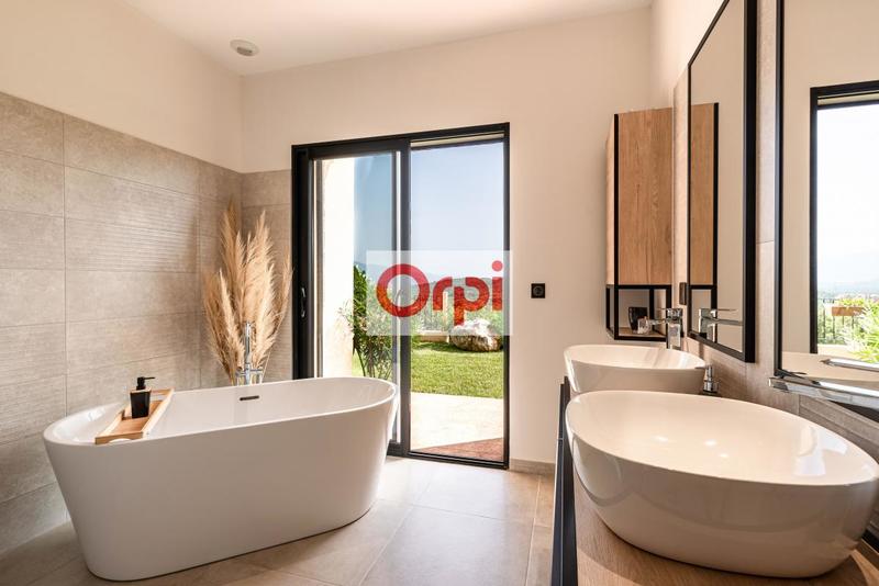 Villa - 263 m² - 7 pièces