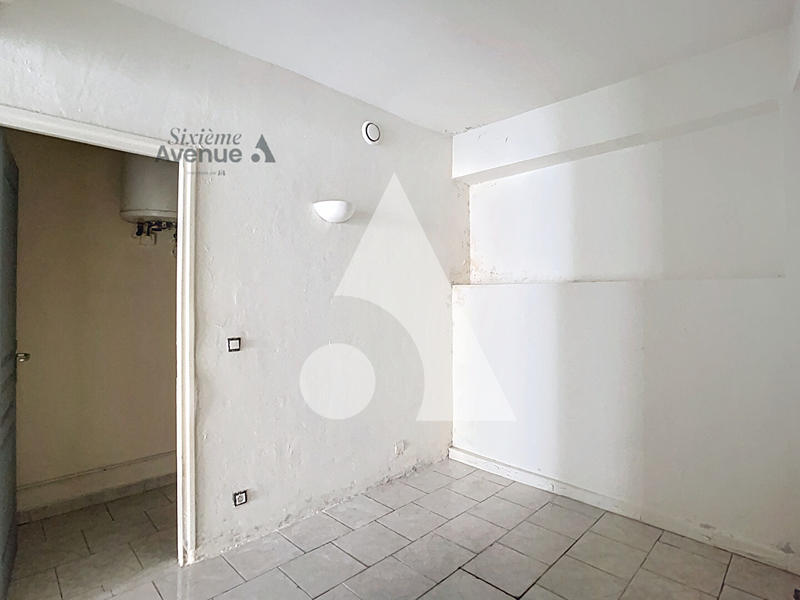 Local commercial - 85 m² - 2 pièces