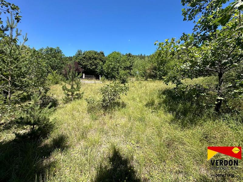 Terrain constructible - 1 380 m²