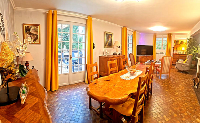 Maison - 205 m² - 6 pièces