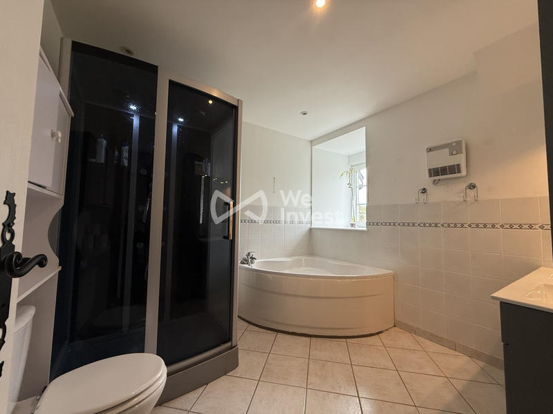 Maison - 270 m² - 9 pièces