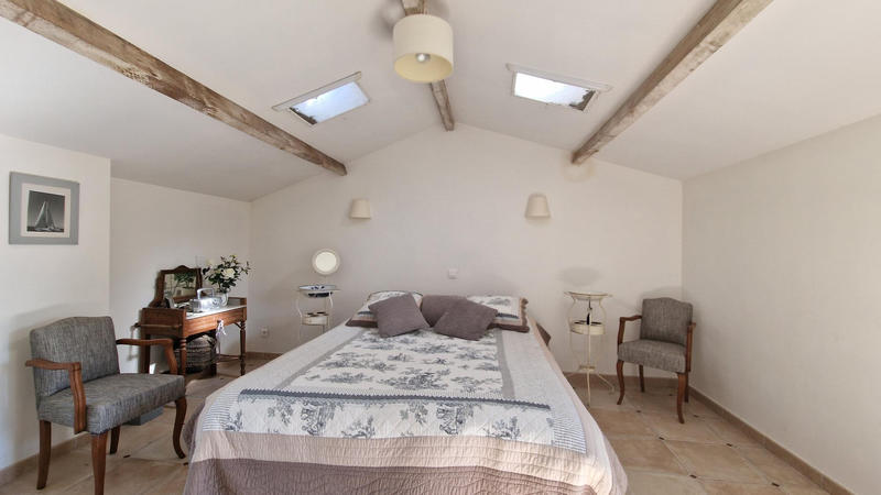 Propriété - 270 m² - 11 pièces