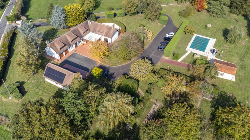 Maison - 300 m² - 8 pièces