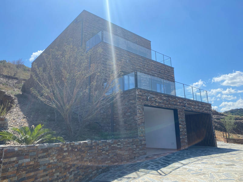 Maison - 250 m² - 5 pièces