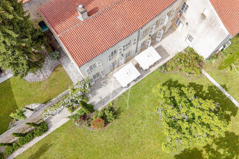 Maison ancienne - 444 m² - 9 pièces