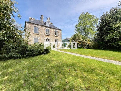 Maison - 201 m² - 10 pièces