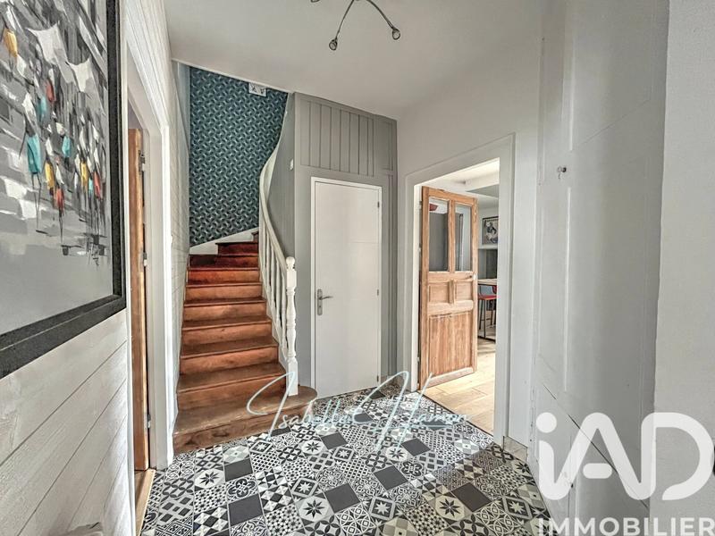 Maison - 212 m² - 9 pièces