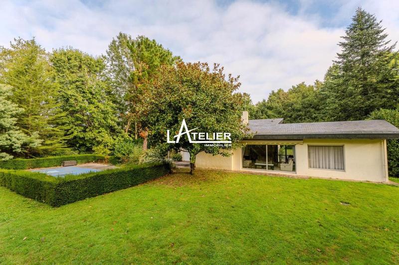 Propriété - 220 m² - 7 pièces