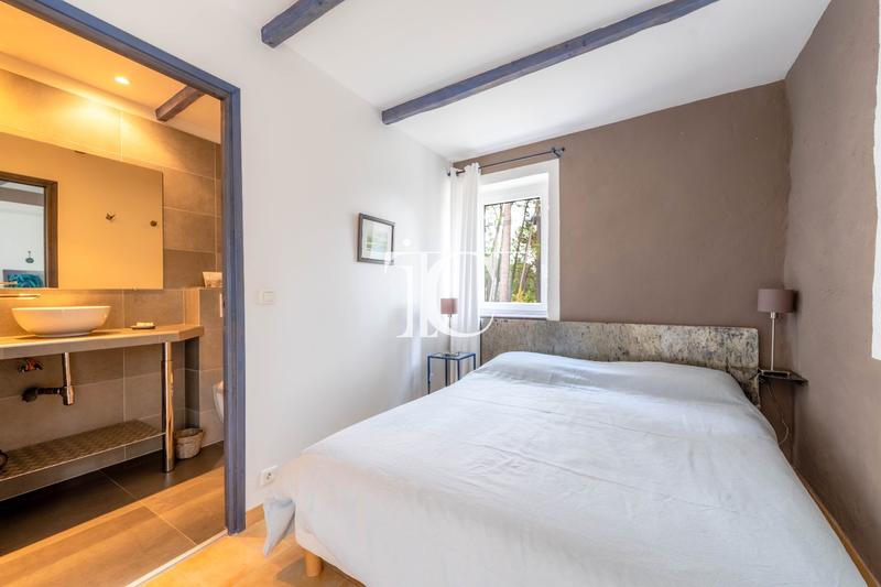 Maison - 245 m² - 9 pièces