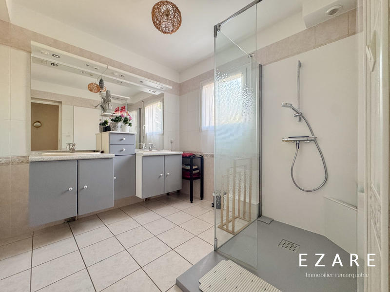 Maison - 180 m² - 7 pièces