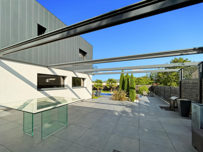 Maison - 233 m² - 7 pièces