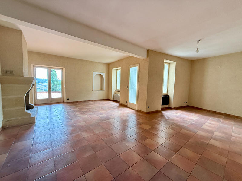 Maison - 228 m² - 9 pièces