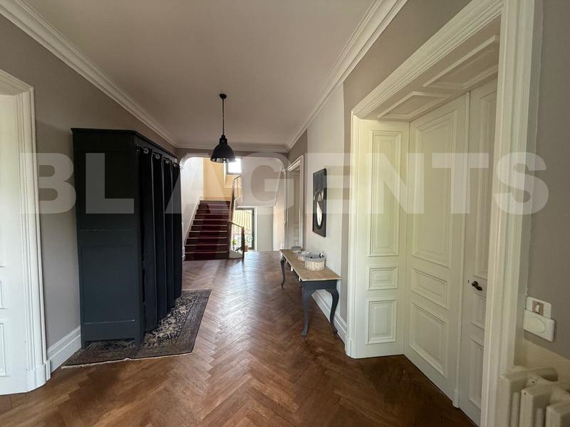 Demeure - 390 m² - 5 pièces
