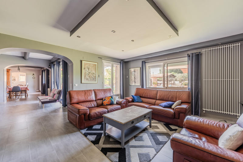 Propriété - 260 m² - 9 pièces