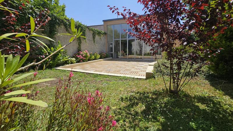 Maison - 232 m² - 11 pièces