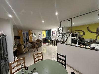 Maison - 99 m² - 5 pièces