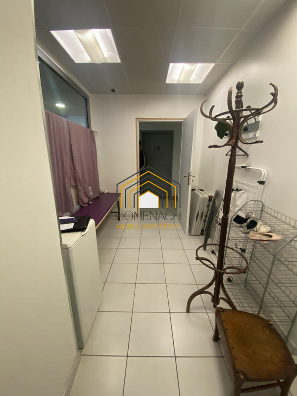 Local d'activités - 244 m²