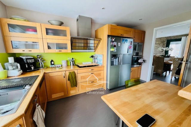 Maison - 206 m² - 2 pièces