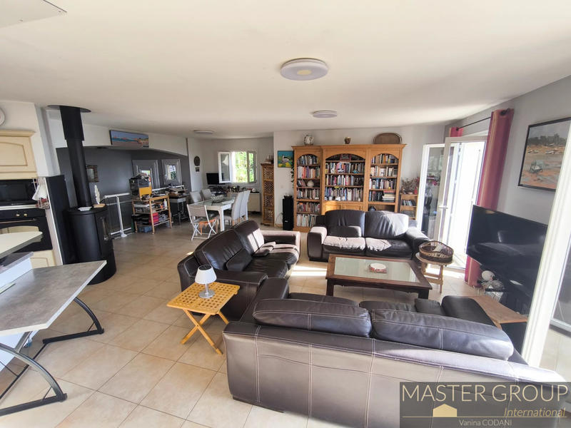 Villa - 217 m² - 5 pièces