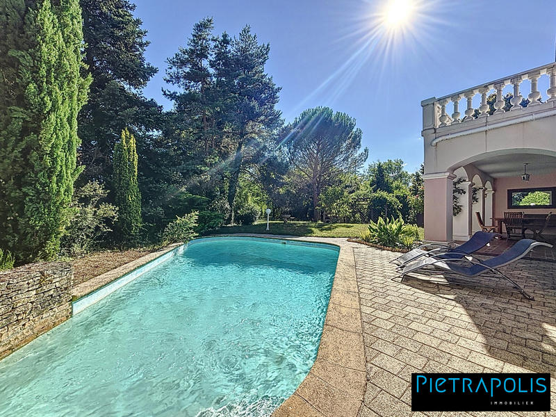 Maison - 278 m² - 9 pièces