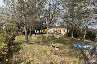 Terrain constructible - 1 080 m²