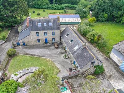 Maison - 226 m² - 7 pièces