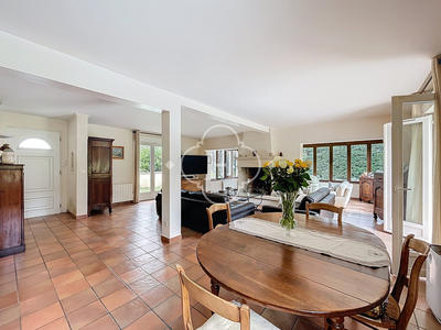 Maison - 168 m² - 8 pièces