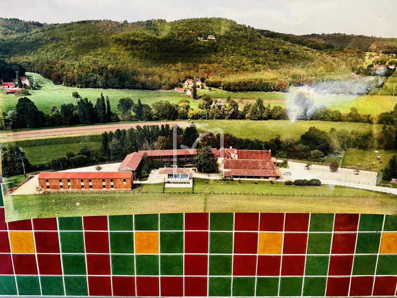 Propriété - 2 135 m² - 52 pièces