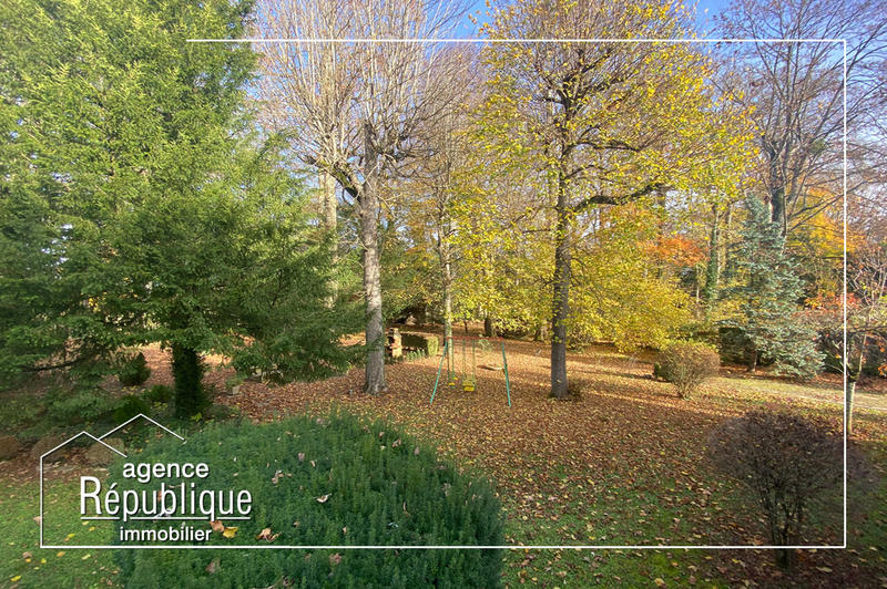 Maison - 275 m² - 9 pièces