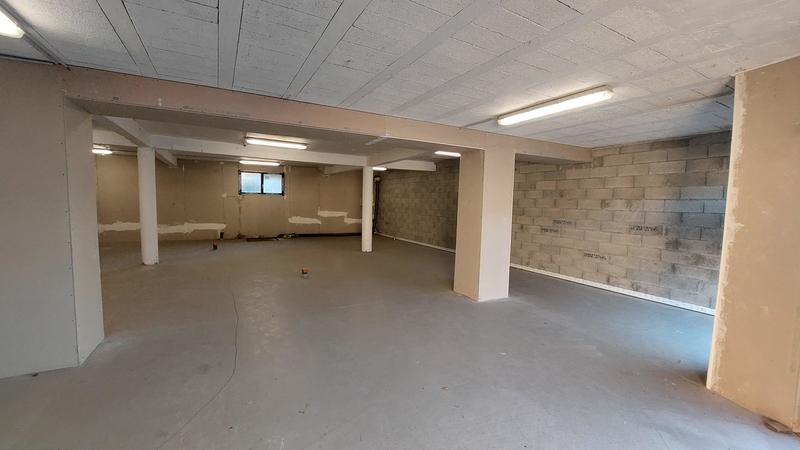 Local commercial - 180 m² - 2 pièces