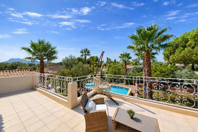 Villa - 207 m² - 8 pièces