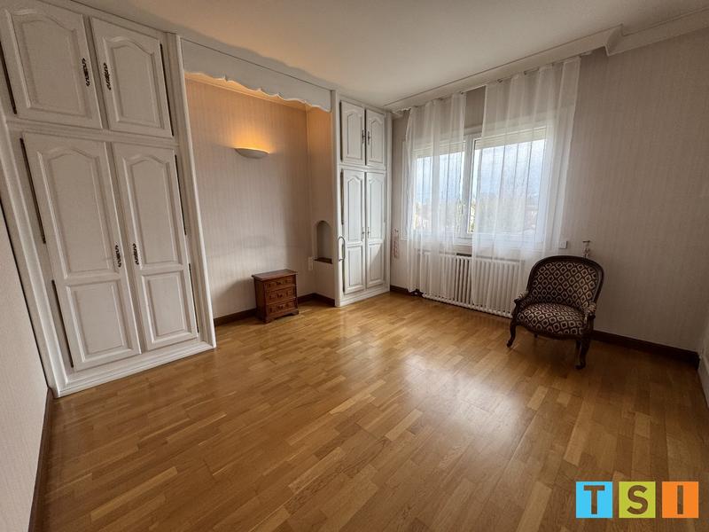 Maison - 217 m² - 7 pièces