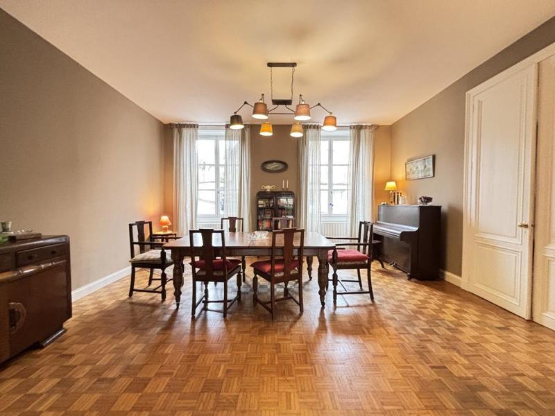 Maison - 320 m² - 13 pièces