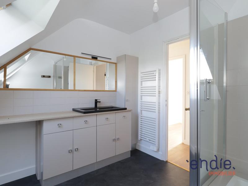 Maison - 232 m² - 8 pièces