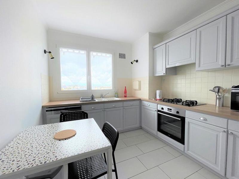 Appartement - 10 m² - 6 pièces