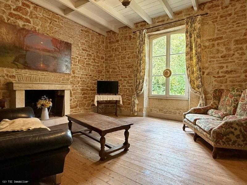 Maison - 230 m² - 8 pièces