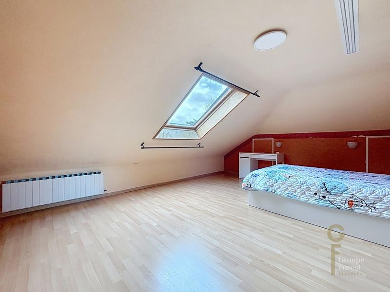 Maison - 242 m² - 7 pièces