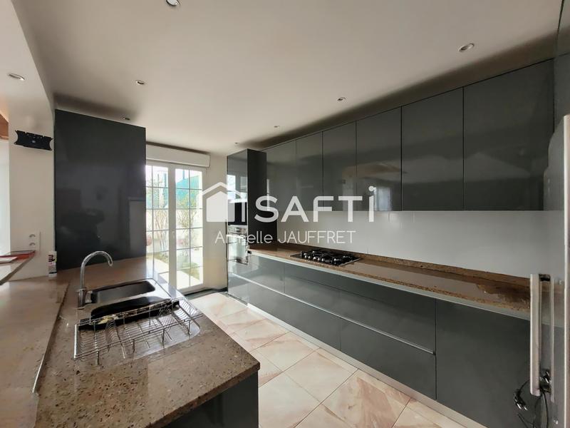 Maison - 158 m² - 6 pièces