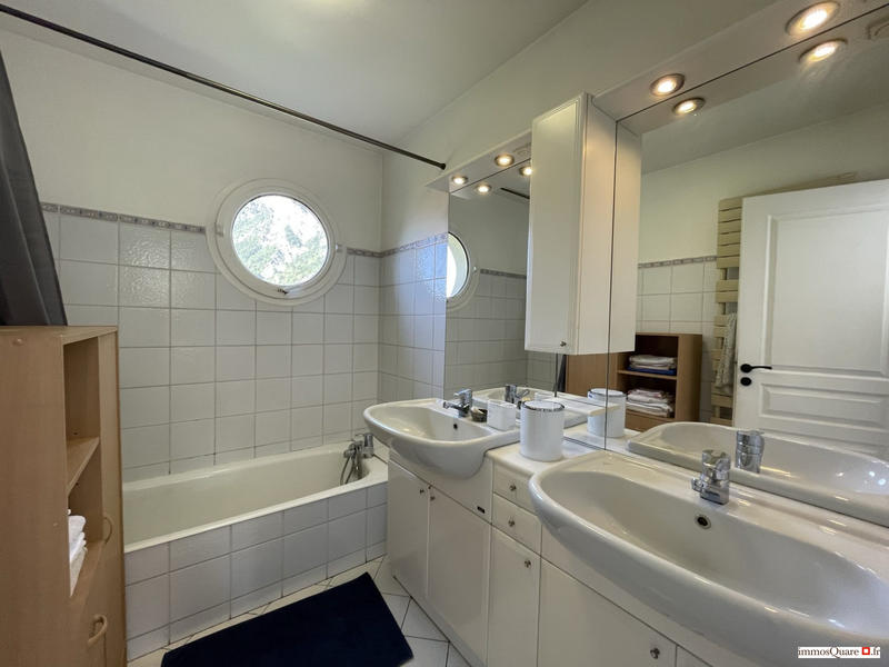 Villa - 181 m² - 8 pièces