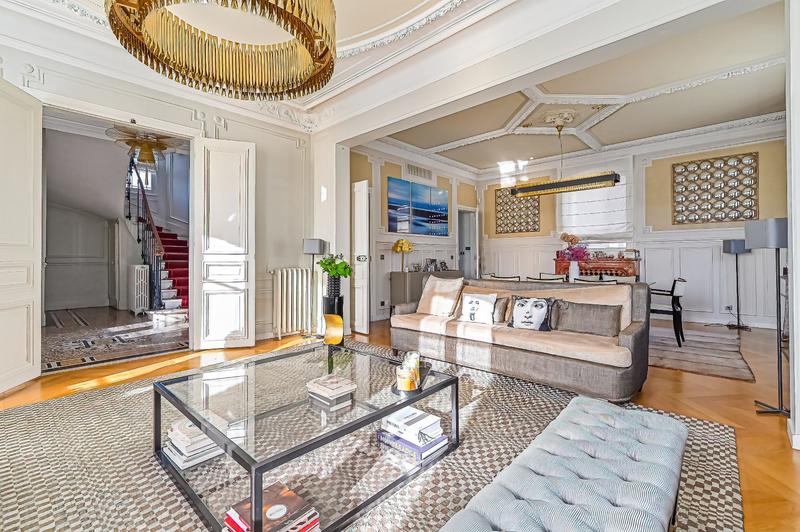 Maison - 340 m² - 8 pièces