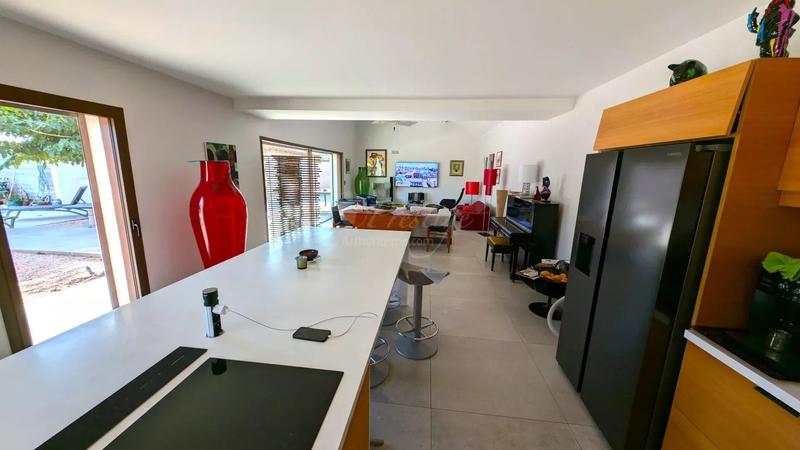 Maison - 260 m² - 7 pièces