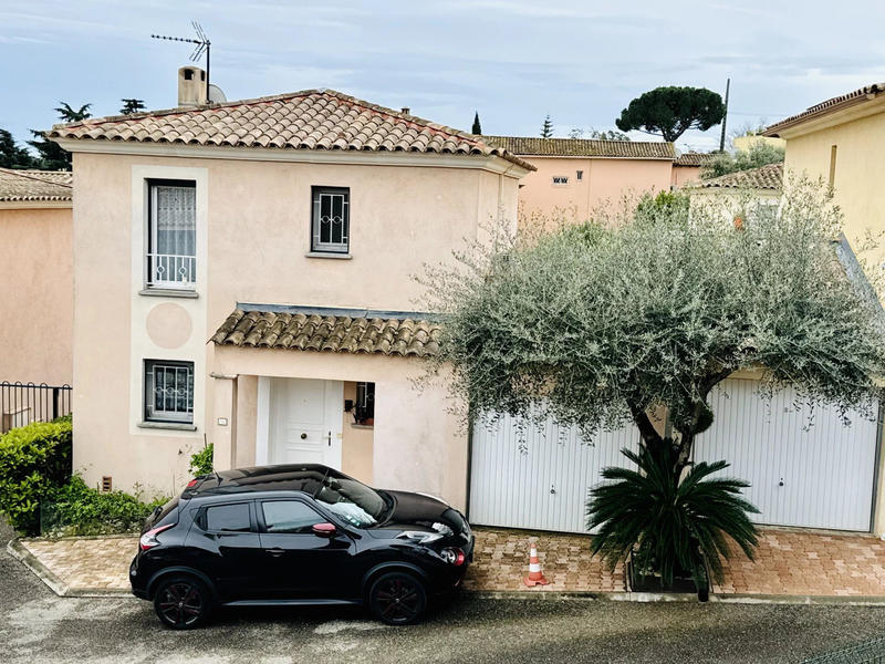 Maison - 94 m² - 5 pièces