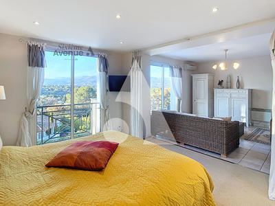 Villa - 247 m² - 7 pièces