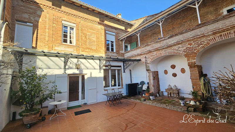 Maison ancienne - 355 m² - 8 pièces