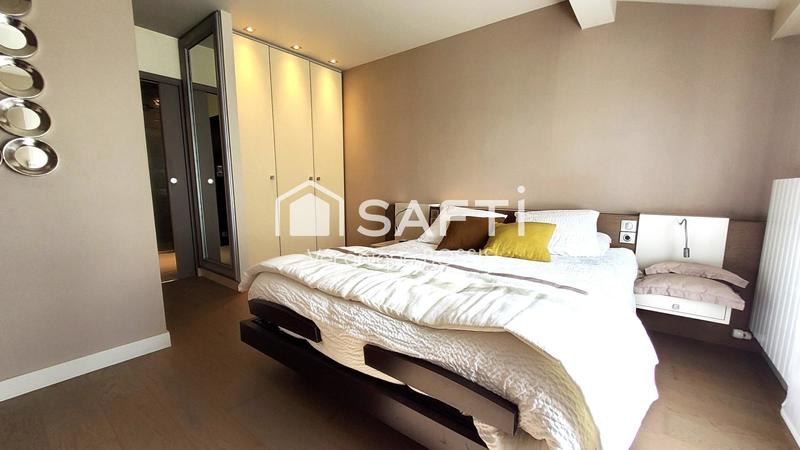 Villa - 236 m² - 8 pièces