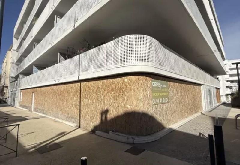 Local commercial - 219 m²