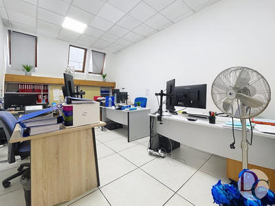 Local commercial - 210 m² - 9 pièces