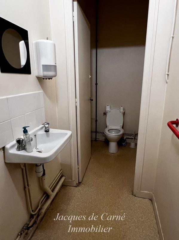 Local commercial - 122 m² - 6 pièces