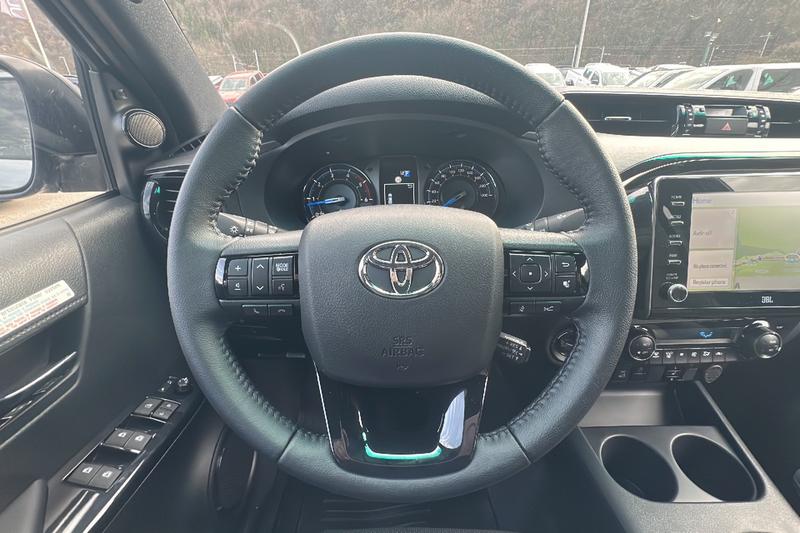 Toyota Hilux 2.8 204 Bva Invincible 4p